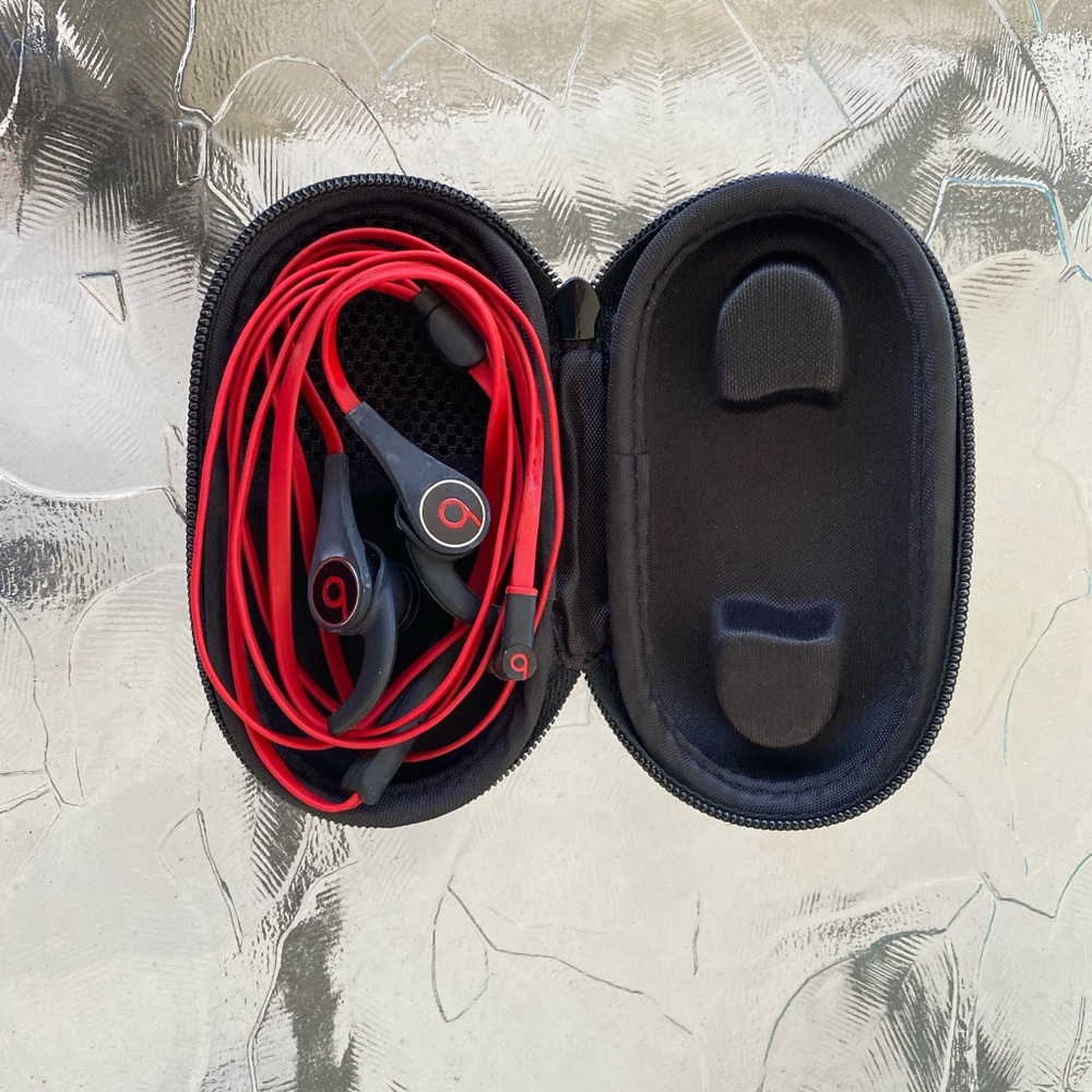 Beats Headphone with Case 🐚